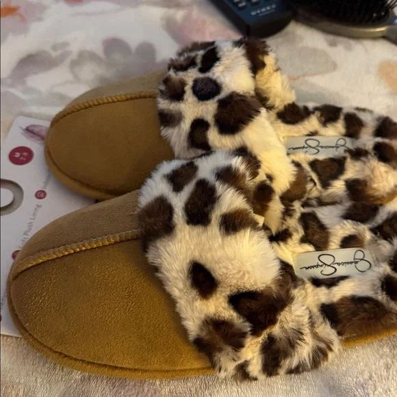 Jessica Simpson Brown Leopard Plush Slippers - Picture 8 of 8